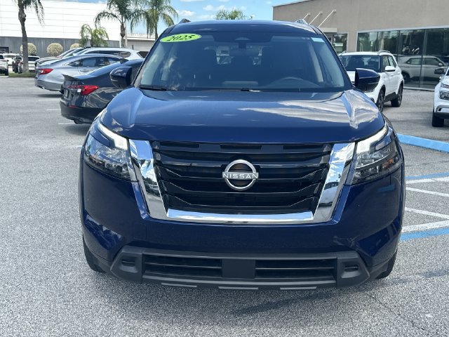 Used 2025 Nissan Pathfinder SV FWD image 3