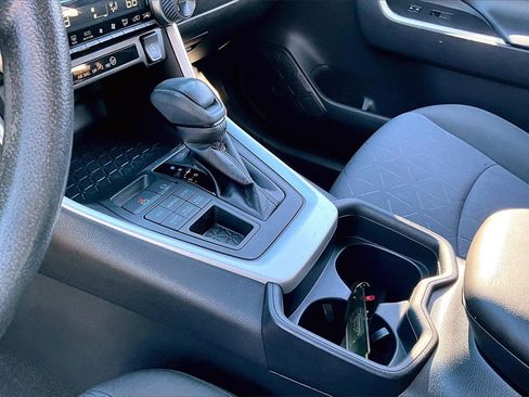 Used 2020 Toyota RAV4 XLE image 17