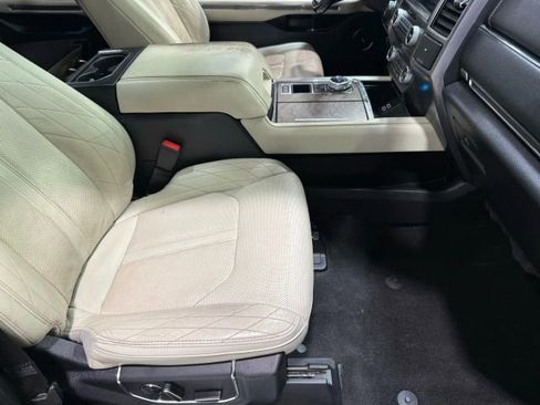 Used 2019 Ford Expedition Platinum image 28