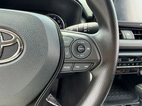 Used 2022 Toyota RAV4 XLE w/ Convenience Package FWD image 27