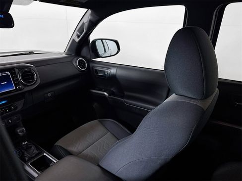 Used 2021 Toyota Tacoma TRD Off-Road image 19