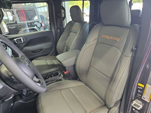 New 2026 Jeep Gladiator Mojave image 15