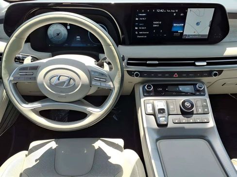 Certified 2024 Hyundai Palisade Calligraphy FWD image 10