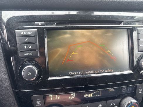 Used 2020 Nissan Rogue SV image 15