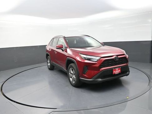 Used 2025 Toyota RAV4 XLE AWD/4WD image 2