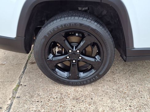 Used 2023 Jeep Grand Cherokee L Laredo RWD image 30