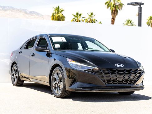 Used 2023 Hyundai Elantra SEL FWD image 2