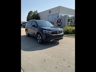 Used 2024 Volkswagen Taos SE w/ Panoramic Sunroof Package