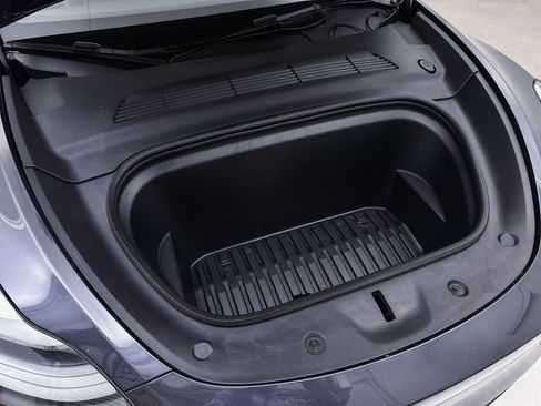 Used 2024 Tesla Model Y Performance image 8