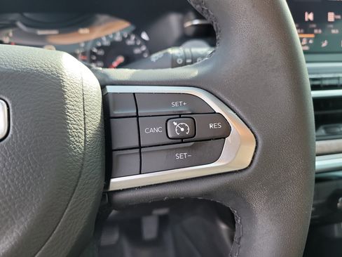 Used 2025 Jeep Compass Latitude image 27