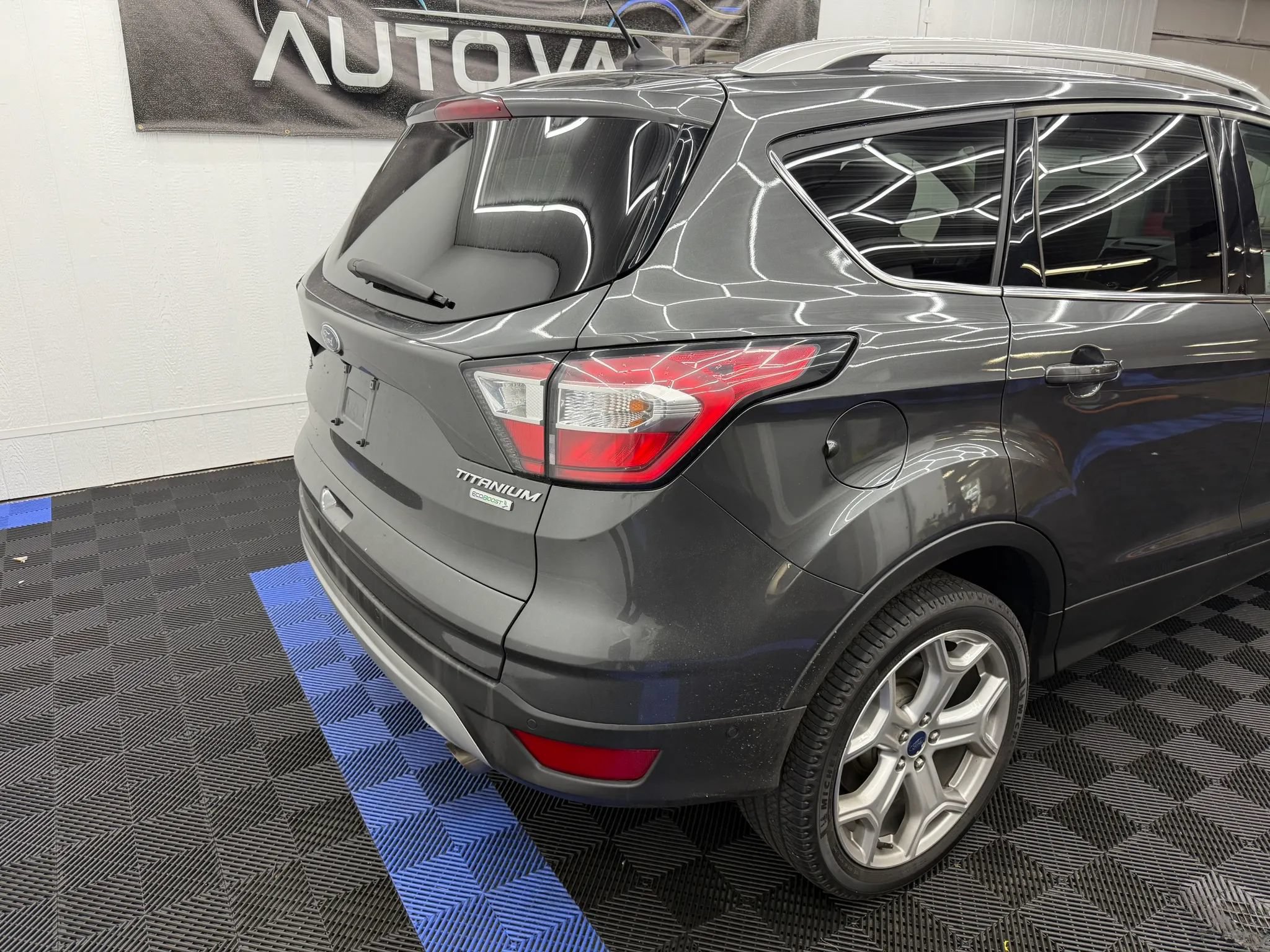 Used 2018 Ford Escape Titanium FWD image 3