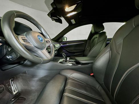 Used 2023 BMW 530e w/ M Sport Package image 21