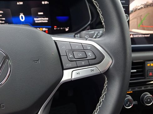 Certified 2023 Volkswagen Taos SE w/ Panoramic Sunroof Package image 21