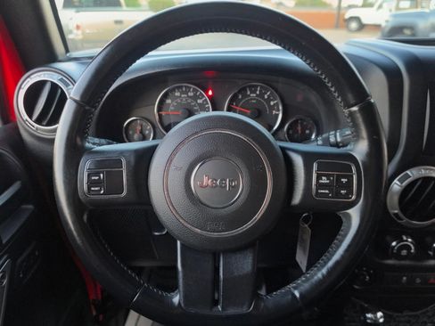 Used 2018 Jeep Wrangler Unlimited Sahara AWD/4WD image 10