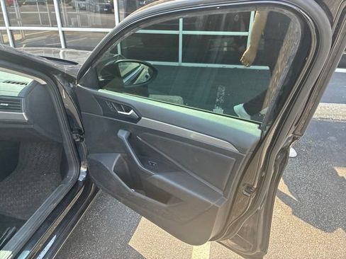 Used 2020 Volkswagen Jetta SE FWD image 9