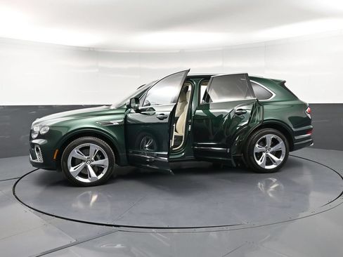 Used 2022 Bentley Bentayga AWD/4WD image 40