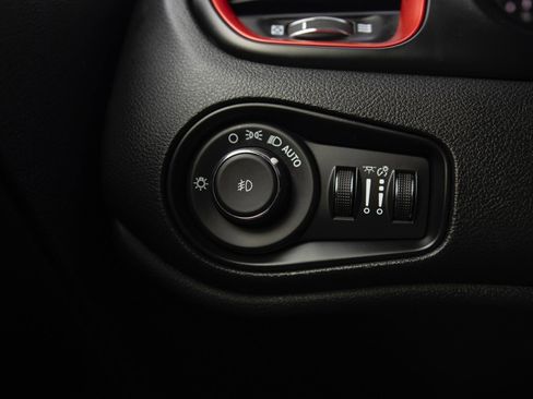 Used 2023 Jeep Renegade Trailhawk image 14