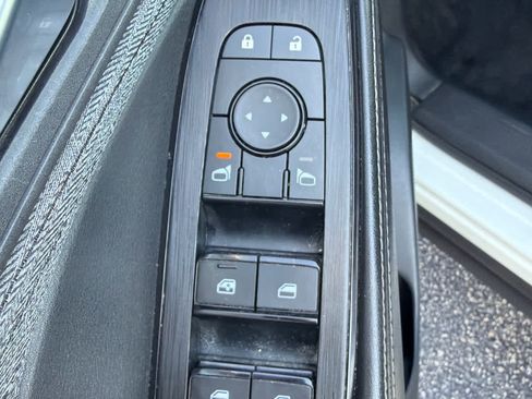 Used 2023 Nissan Rogue SV AWD/4WD image 17