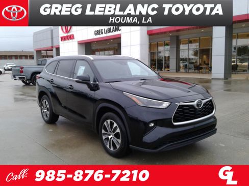 Used 2021 Toyota Highlander XLE image 1