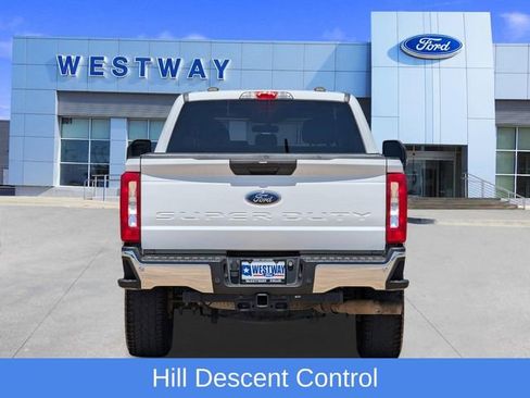 Used 2023 Ford F250 XLT w/ FX4 Off-Road Package AWD/4WD image 4