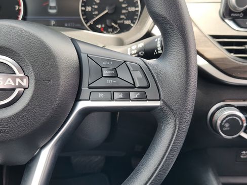 Used 2025 Nissan Altima 2.5 SV FWD image 28
