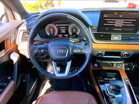 Used 2021 Audi Q5 Premium Plus w/ Premium Plus Package image 6