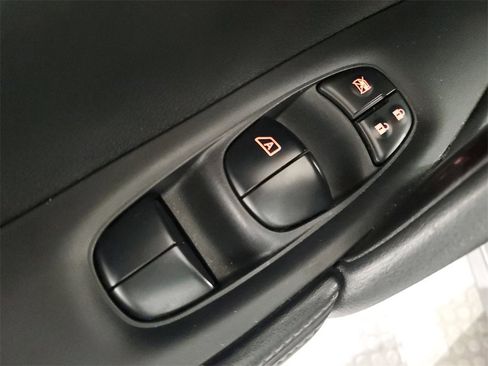 Used 2019 Nissan Rogue SV w/ Premium Package image 17