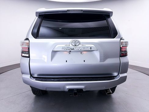 Used 2022 Toyota 4Runner SR5 Premium w/ Moonroof Package AWD/4WD image 17