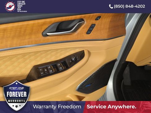 Used 2021 Jeep Grand Cherokee L Summit AWD/4WD image 18
