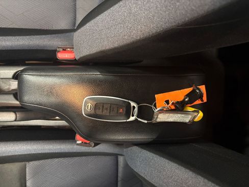 Used 2025 Nissan Versa SV image 21