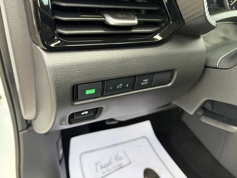 Used 2024 Nissan Sentra SV FWD image 17