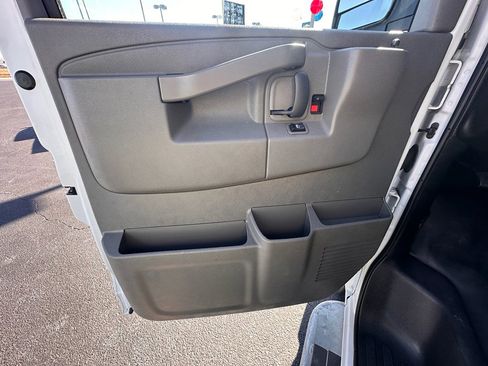 Used 2024 GMC Savana 2500 w/ Driver Convenience Package image 18