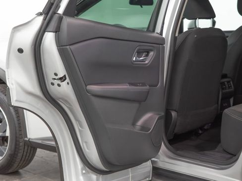 Used 2025 Nissan Rogue SV AWD/4WD image 8
