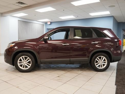 Used 2014 Kia Sorento LX image 2