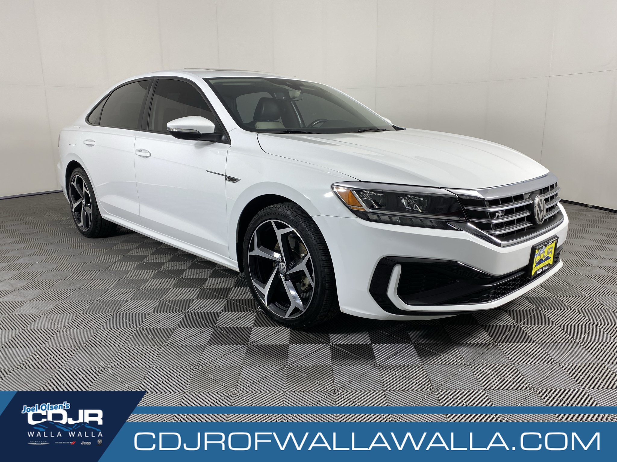 Used 2020 Volkswagen Passat 2.0T R-Line FWD image 1