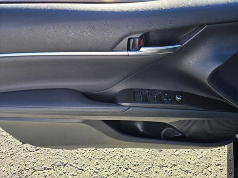 Used 2022 Toyota Camry XLE image 9