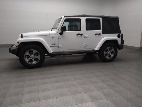 Used 2017 Jeep Wrangler Unlimited Sahara image 2