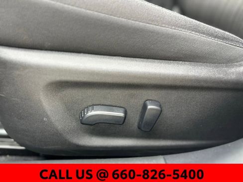 Used 2025 Nissan Altima 2.5 SV FWD image 13
