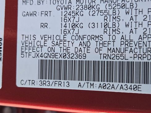 Used 2014 Toyota Tacoma PreRunner image 32