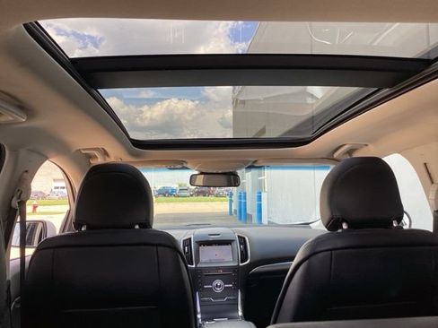 Used 2019 Ford Edge Titanium w/ Equipment Group 301A AWD/4WD image 17
