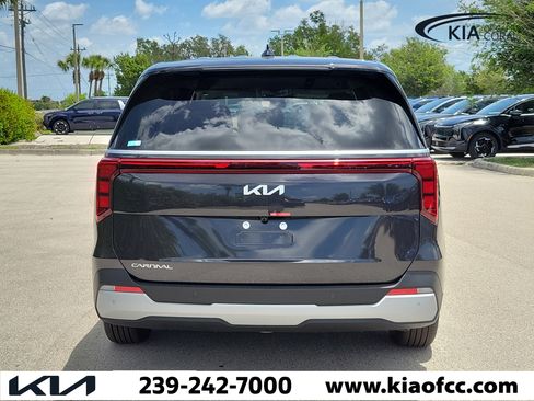 New 2026 Kia Carnival FWD image 5