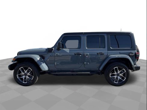 Used 2024 Jeep Wrangler Unlimited w/ Convenience Group AWD/4WD image 2
