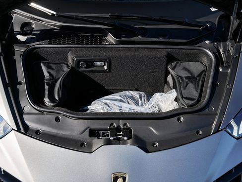 Used 2023 Lamborghini Huracan Tecnica image 8