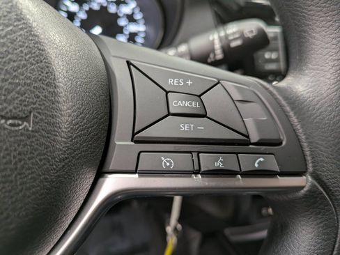 Used 2019 Nissan Rogue S image 17