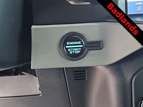 Used 2023 Ford Bronco Badlands image 23