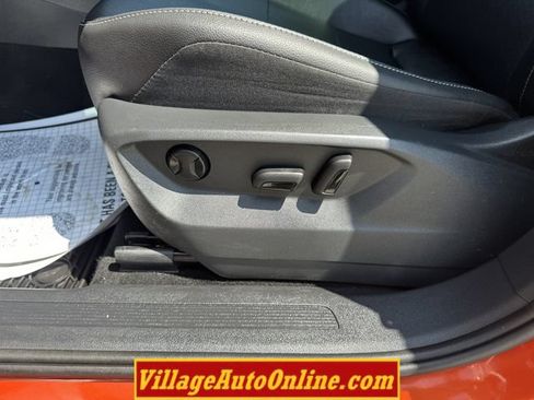 Used 2018 Volkswagen Tiguan SEL AWD/4WD image 15