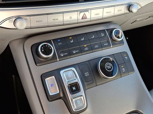 Used 2022 Hyundai Palisade SE image 16