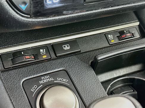 Used 2016 Lexus ES 350 w/ Luxury Package w/Wood Trim FWD image 26