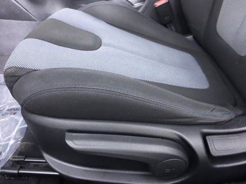 Used 2019 Hyundai Veloster 2.0 FWD image 29