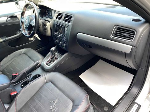 Used 2013 Volkswagen Jetta GLI Autobahn FWD image 25